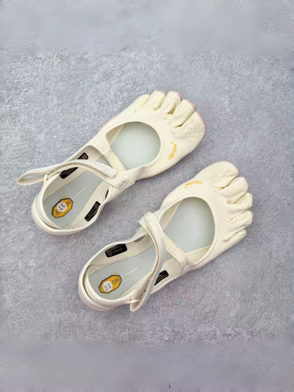 V-Toe Split-Toe Shoes with Rhinestone Accents